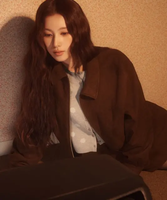 커버낫 브라운 스웨이드 자켓: 가을 레이어링의 시작